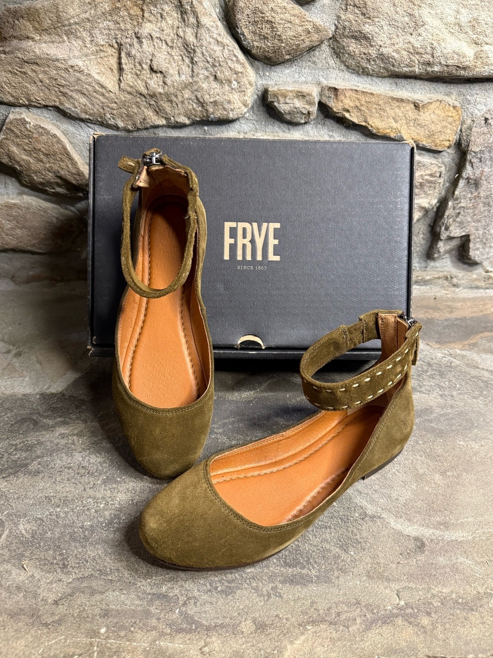 Frye Carson Flats
